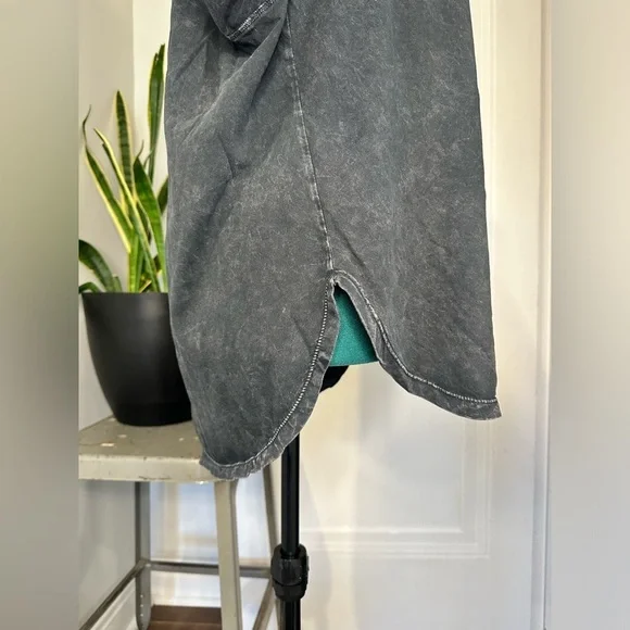 Rae Mode medium black/gray acid washed shirt - Picture 7 of 13